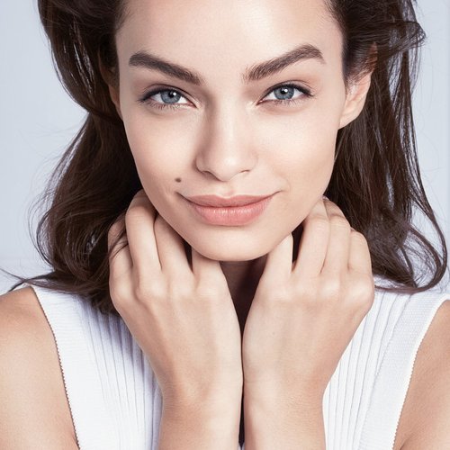 Luma Grothe Face Makeup Category Hero